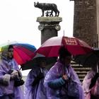 Roma, i presidi: «Scuole chiuse per un po' di pioggia. Danno di immagine altissimo»