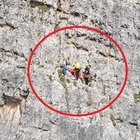 Precipita per 20 metri in parete, compagno di cordata la trattiene: salvata dal soccorso alpino