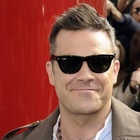 Robbie Williams, 25 anni di carriera tra musica, fama e problemi mentali: «Essere famosi è una m***a»