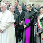 Roma, i silenzi di Papa Bergoglio sul degrado: «Bisogna combattere la sfiducia»