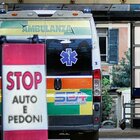 Covid, a Roma reparti intasati: ora le visite si fanno in ambulanza. Blitz dei Nas nei pronto soccorso