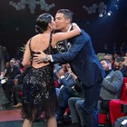Sanremo 2020: Georgina Rodriguez balla un tango sexy, poi il bacio con Cristiano Ronaldo. «Bellissimi»