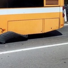 Napoli, scoppia la ruota del bus: due donne ferite al Vomero