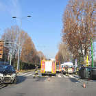 Milano, spettacolare incidente in viale Testi (Newpress)
