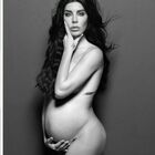 Bianca Atzei nuda, la posa col pancione a pochi giorni dal parto: «Ecco la forma del mio corpo»
