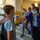 Roma, mascherine obbligatorie in classe alle elementari e medie da lunedì all'Istituto Ovidio