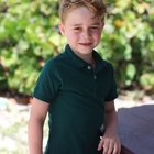Baby George per i suoi 6 anni indossa una polo H&M da 6 euro: il principino è già influencer