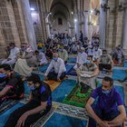 Fine del Ramadan, i musulmani di tutto il mondo non possono festeggiare per il lockdown