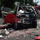 Smart contro camion: auto disintegranta. Morta una mamma, alla guida una 23enne senza patente Foto