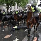 George Floyd, proteste a Londra: scontri tra manifestanti e polizia