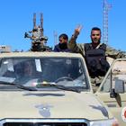 Haftar alza il prezzo della tregua, caos Libia: il generale continua ad avanzare