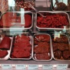 Listeria nella carne di manzo e cavallo: «Riportatela al supermercato». Ecco prodotti, marche e lotti interessati