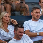 Totti e Noemi alla finale di padel a Roma, sfilata di vip (ed ex calciatori) sugli spalti: anche De Rossi e Materazzi