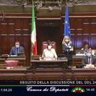 Mara Carfagna mette in riga Vittorio Sgarbi alla Camera: «Metta subito la maschera, qui non ci sono 629 imbecilli»