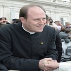 Prete stuprava le "possedute", Michele Barone cacciato dal Vaticano