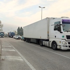 Lavori terza corsia: cede un tratto di asfalto in A4 tra Veneto e Friuli Venezia Giulia. Code e viabiltà in tilt