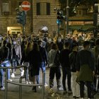 Roma, movida fuori controllo da Fregene a Fiumicino: niente distanze tra clienti, chiusi tre pub