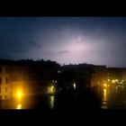 Pioggia di fulmini, lo straordinario spettacolo del cielo visto dai tetti di Venezia