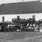 Canada, scoperte altre 182 tombe di nativi vicino a un'ex scuola: tante sono di bambini