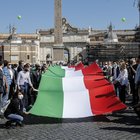Salvini e Meloni in piazza del Popolo, il centrodestra grida «dimissioni»