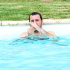 Salvini fa il bagno nella piscina confiscata alla Mafia