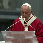 Papa Francesco al mondo: «Guardate ai veri eroi, dare se stessi per servire gli altri»