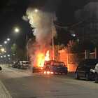 Salento, un'altra notte di fuoco: due auto incendiate a Carmiano, non esclude il dolo. Mezzo in fiamme sulla tangenziale