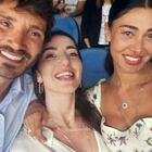 Belen, selfie scacciacrisi con Stefano De Martino (e la cognata Adelaide): quadretto famigliare al Maradona