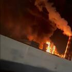 Russia, i droni ucraini colpiscono una raffineria a Tuapse: l'incendio nella notte