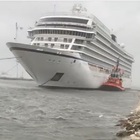 Bufera a Ravenna, vento a 150 km/h: nave con a bordo 800 passeggeri rompe gli ormeggi
