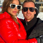 Ilary Blasi e Bastian Muller: selfie d'amore in mezzo alla neve e con loro c'è anche un "angelo"