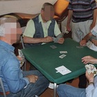 Partita a carte al circolo finisce in rissa: un giocatore si alza e prende a sediate l'avversario