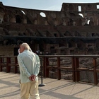 Martin Scorsese in vacanza a Roma con la famiglia: le foto nei luoghi di culto, dal Colosseo ai Fori Imperiali