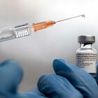 Vaccini anche in farmacia: c'è l'accordo
