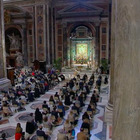 Al Rosario del Papa a San Pietro vietato l'ingresso ai canonici