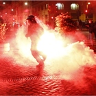 Roma, bombe carta e scontri a piazza del Popolo per la protesta dell'estrema destra: la polizia disperde i manifestanti