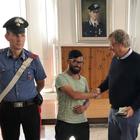Trova portafogli con 2.000 euro a Roma: bengalese lo restituisce al proprietario e rifiuta la ricompensa