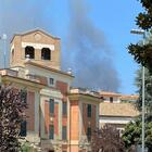 Roma, incendio sull'Olimpica: in fiamme un autodemolitore