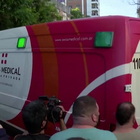 In ambulanza verso l'ospedale "accompagnato" dai tifosi