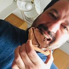 Salvini, il selfie con Nutella sui social è un boomerang. Lui: «Non posso mangiare?»