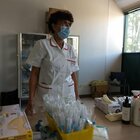 Covid, in arrivo novemila infermieri scolastici: «Uno in ogni plesso a tutela degli alunni»