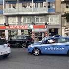 Rapinatore messo in fuga dalla direttrice del market, arrestato mentre passeggia tranquillamente a Pescara