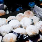 Poppella, denunciato per furto di energia elettrica il pasticciere dei fiocchi di neve a Napoli: «Manomissione dei contatori»