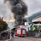 Incendio a Bolzano, brucia stabilimento