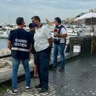 Napoli, boe abusive a Mergellina: «Indagini su 150 barche»