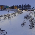 Neve e freddo ma gli studenti vanno a scuola in bicicletta a -17 gradi