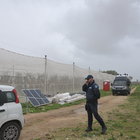 Tap, proprietario dei terreni blocca i mezzi: «Affitto scaduto, di qua non si passa» E la nave lascia il porto di Brindisi per San Foca Tap, proprietario dei terreni blocca i mezzi: «Affitto scaduto, di qua non si passa» E la nave lascia il porto di Brindisi per San Foca