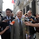 Savona chiede a Conte la testa dell'ambasciatore a Bruxelles e attacca Draghi