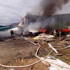 Atterraggio di emergenza in Siberia, morti i due piloti: una trentina i feriti