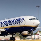 Ryanair, allarme bomba in volo: evacuati i passeggeri e aereo scortato dai caccia